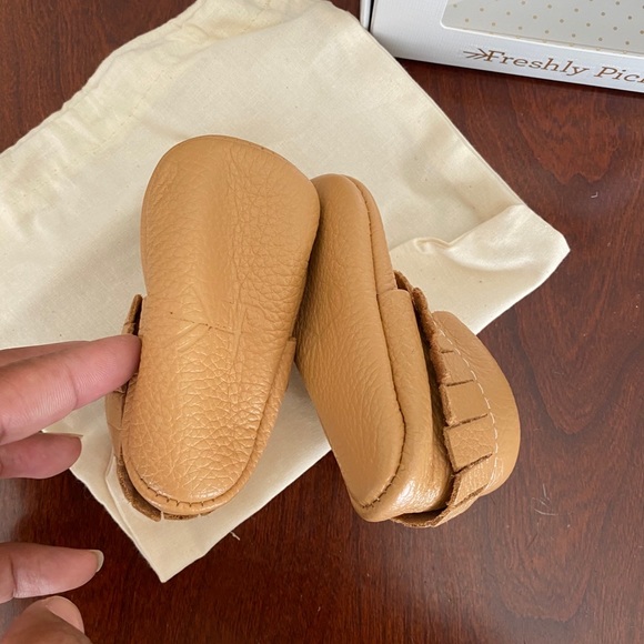 Freshly picked butterscotch moccasins - Picture 5 of 6